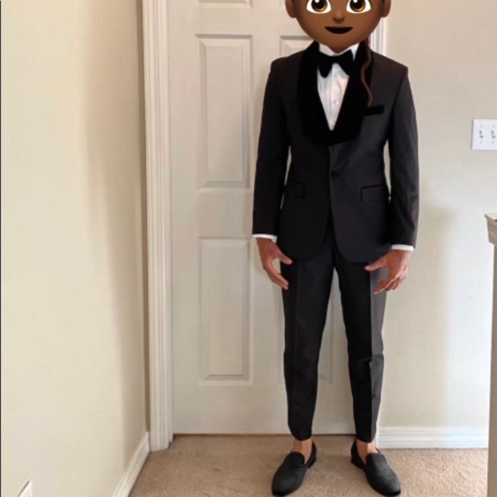 Men’s tuxedo, five pieces and a pair of shoes